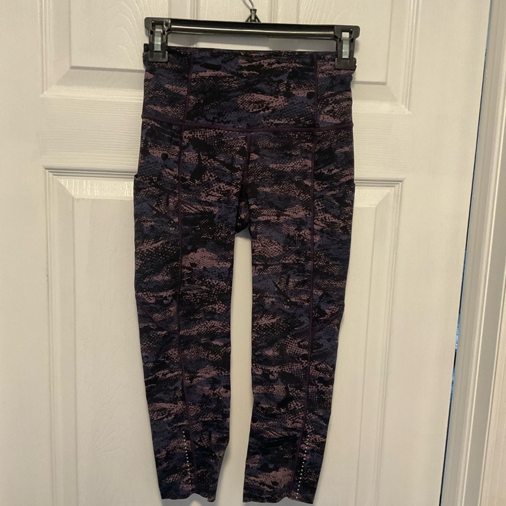 Lululemon Multicolored Abstract Cropped Leggings Size 4